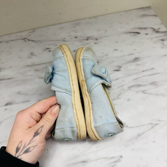 TOMS Blue Bow Slip On Shoes Toddler Girls Size 7 - Picture 6 of 8